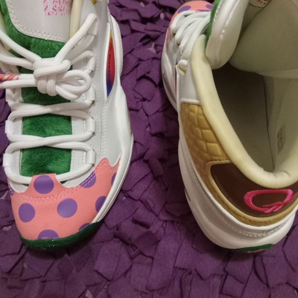 Reebok Allen Iverson's custom-made questions sneakers 👟 - Picture 3 of 8